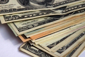 Курс доллара снизился на валютных торгах вторника